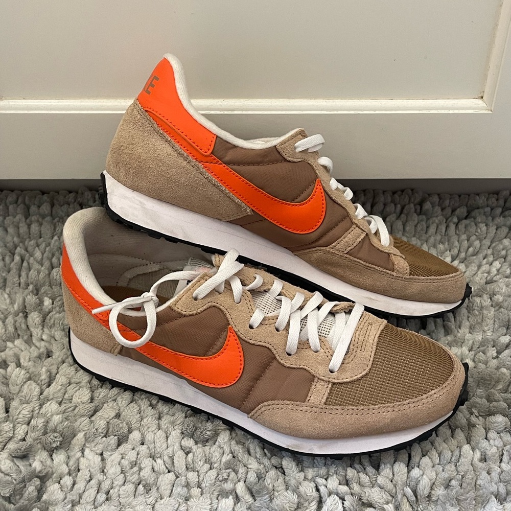 Nike Challenger OG, men’s size 8/women’s size 9.5
Dark Driftwood Orange